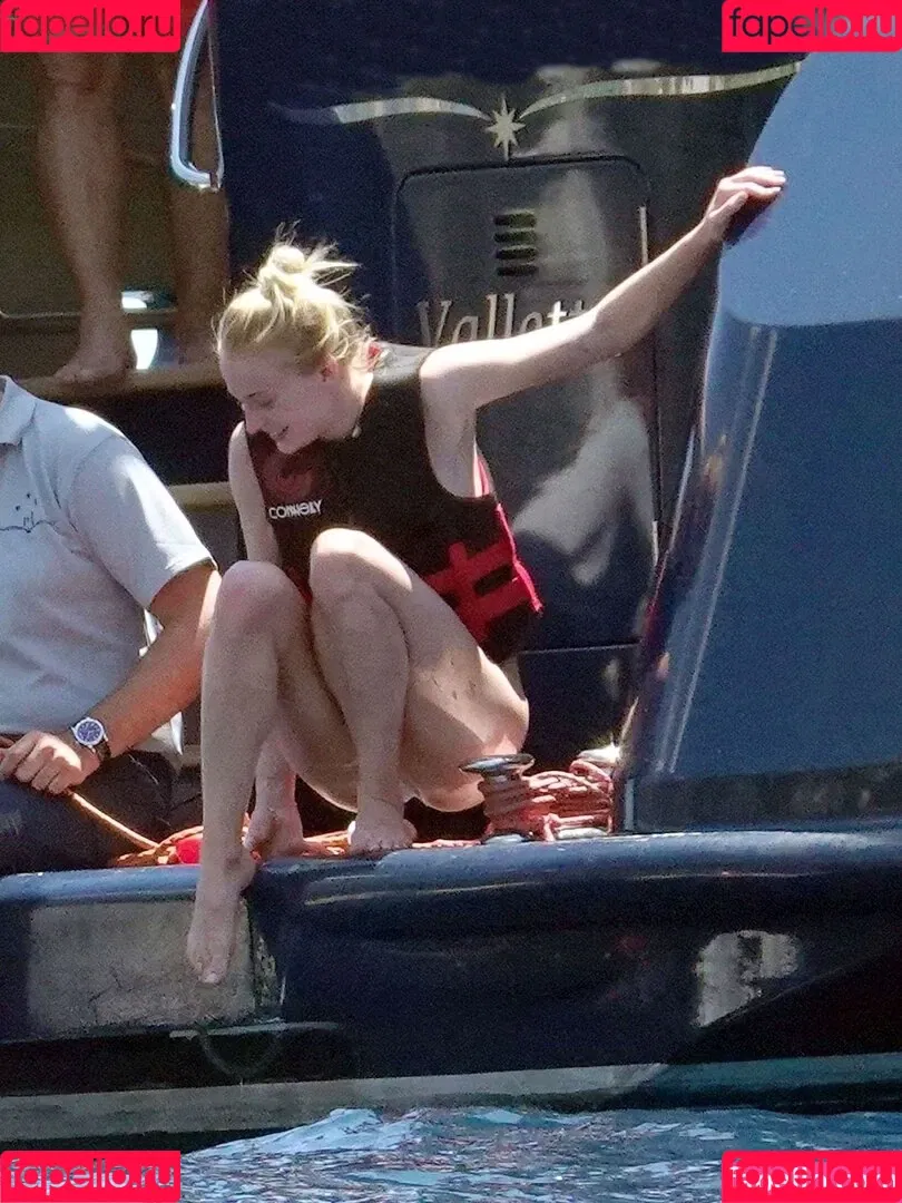Sophie Turner / sexysophieturner / sophiet Onlyfans Photo Gallery 