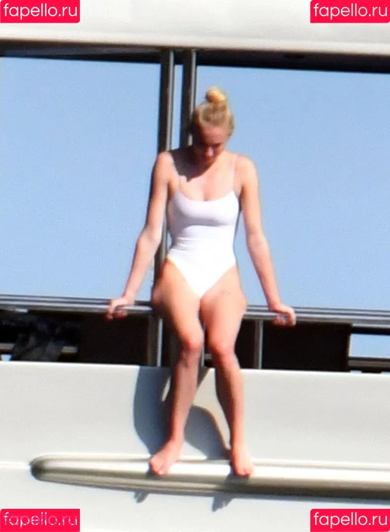 Sophie Turner / sexysophieturner / sophiet Onlyfans Photo Gallery 