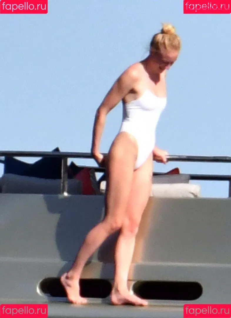 Sophie Turner / sexysophieturner / sophiet Onlyfans Photo Gallery 