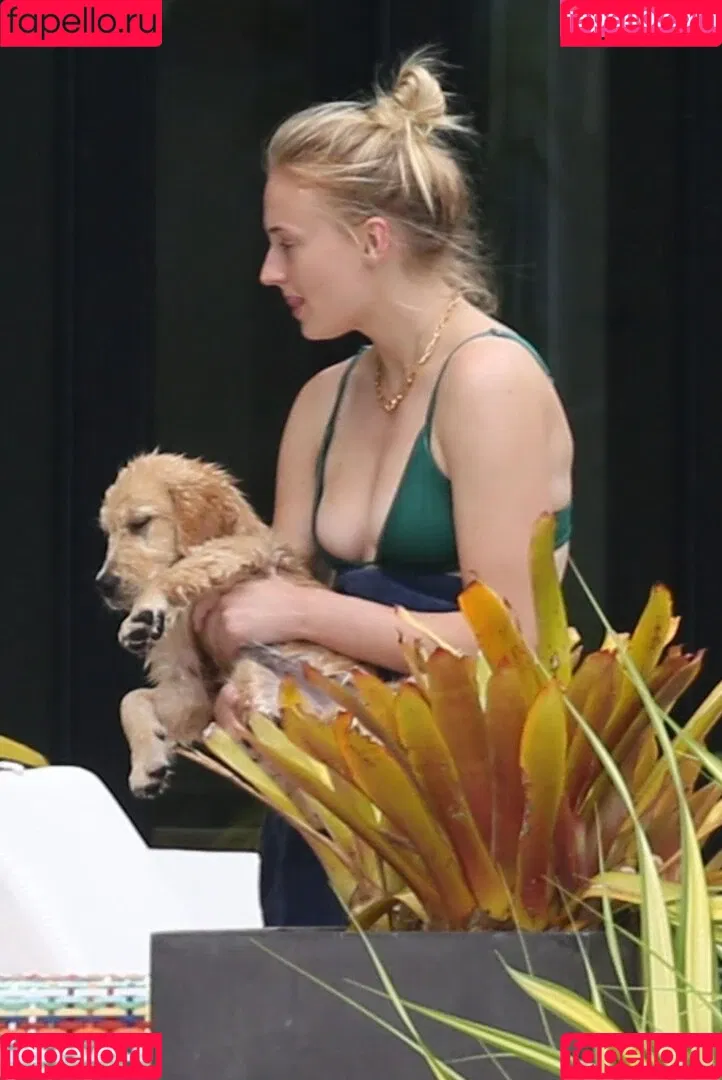 Sophie Turner / sexysophieturner / sophiet Onlyfans Photo Gallery 
