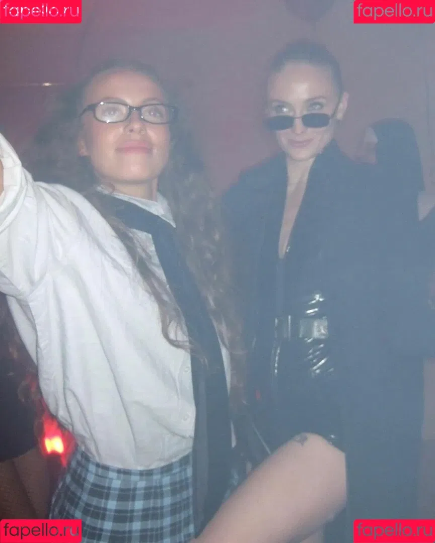 Sophie Turner / sexysophieturner / sophiet Onlyfans Photo Gallery 