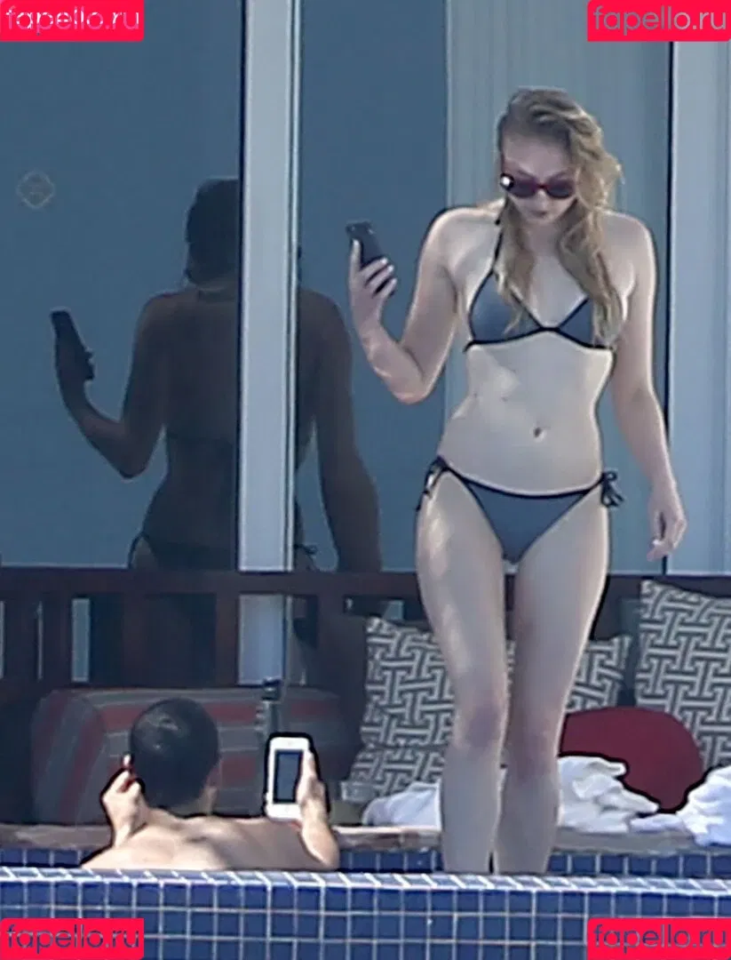 Sophie Turner / sexysophieturner / sophiet Onlyfans Photo Gallery 