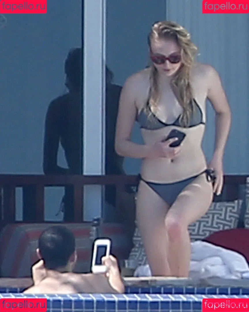 Sophie Turner / sexysophieturner / sophiet Onlyfans Photo Gallery 
