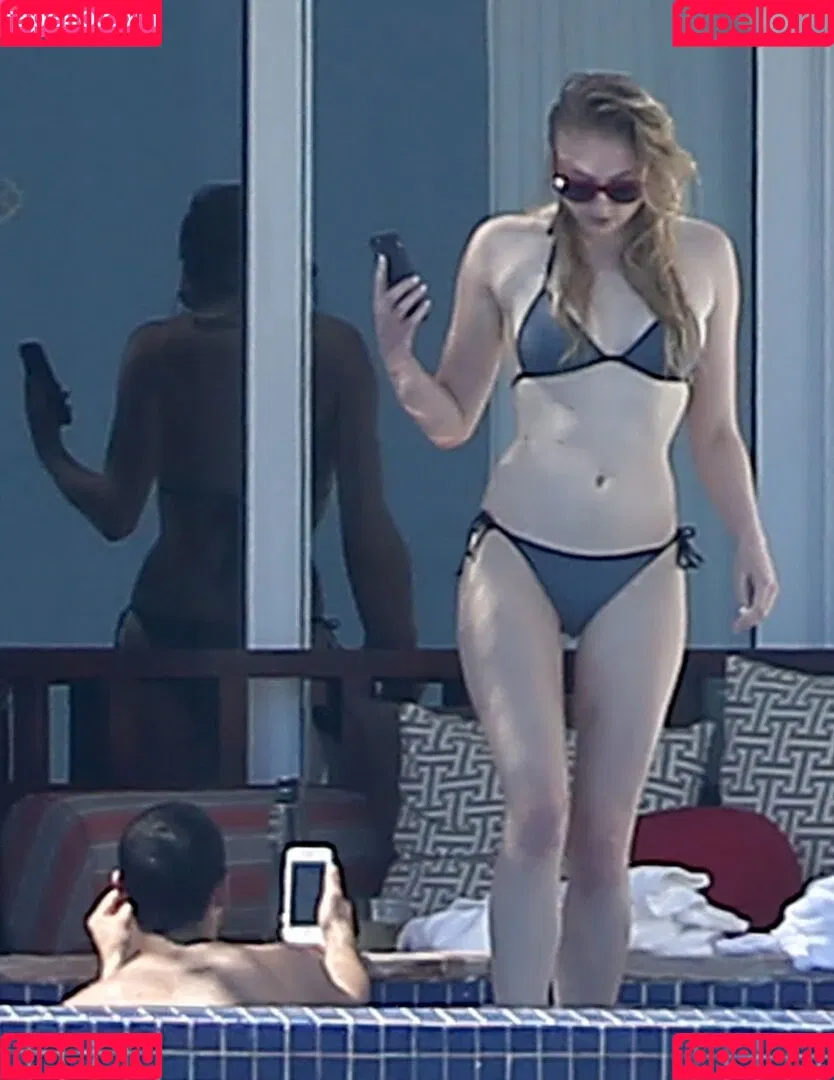 Sophie Turner / sexysophieturner / sophiet Onlyfans Photo Gallery 