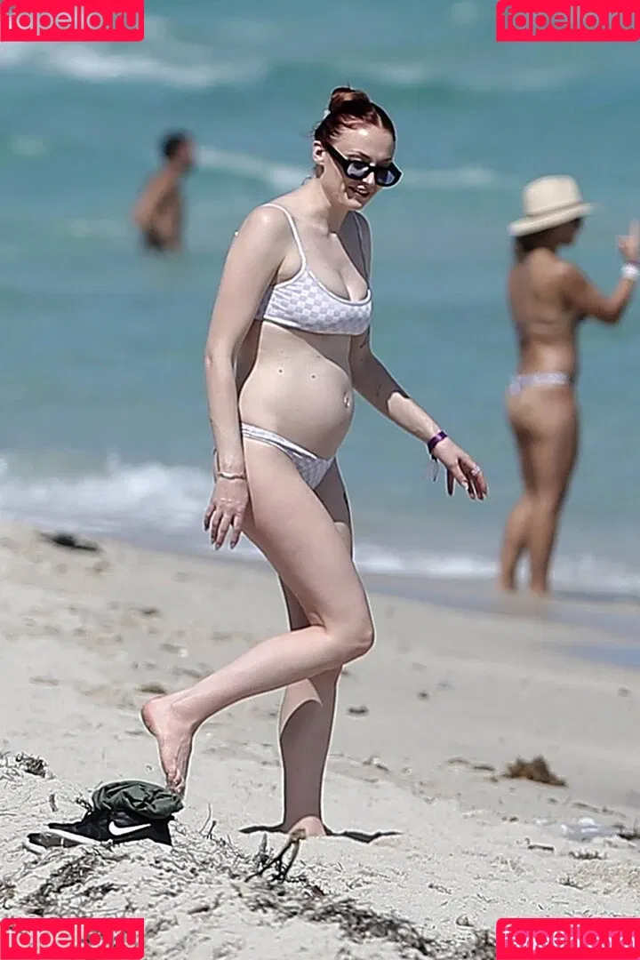 Sophie Turner / sexysophieturner / sophiet Onlyfans Photo Gallery 