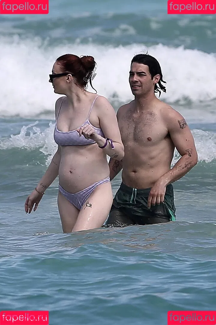 Sophie Turner / sexysophieturner / sophiet Onlyfans Photo Gallery 