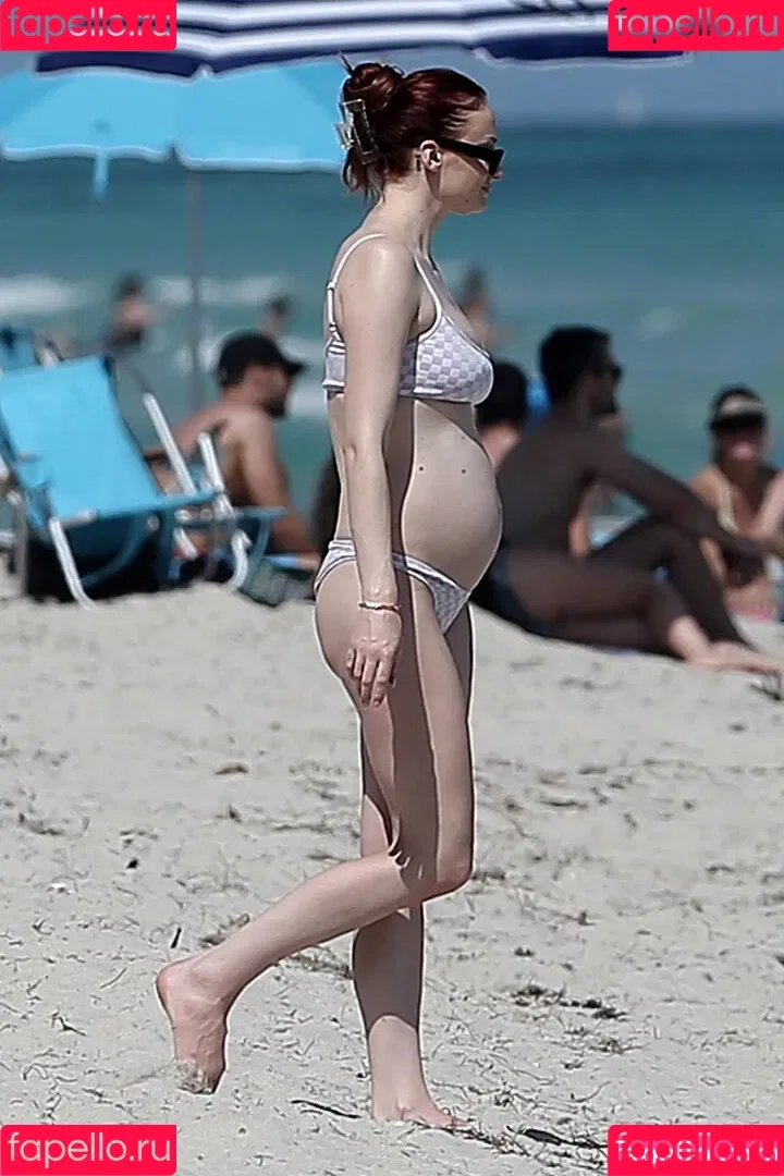 Sophie Turner / sexysophieturner / sophiet Onlyfans Photo Gallery 