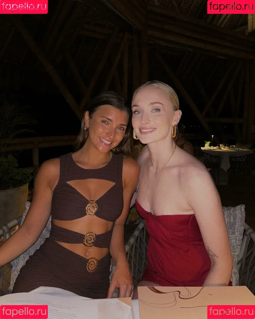 Sophie Turner / sexysophieturner / sophiet Onlyfans Photo Gallery 