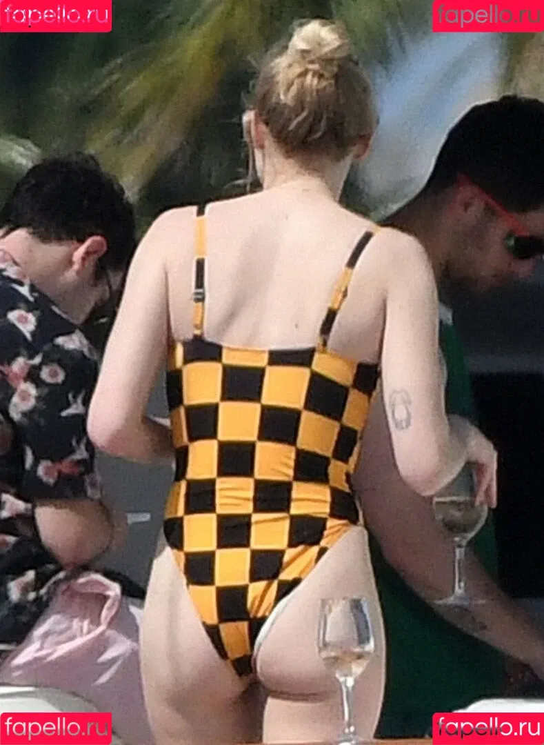Sophie Turner / sexysophieturner / sophiet Onlyfans Photo Gallery 