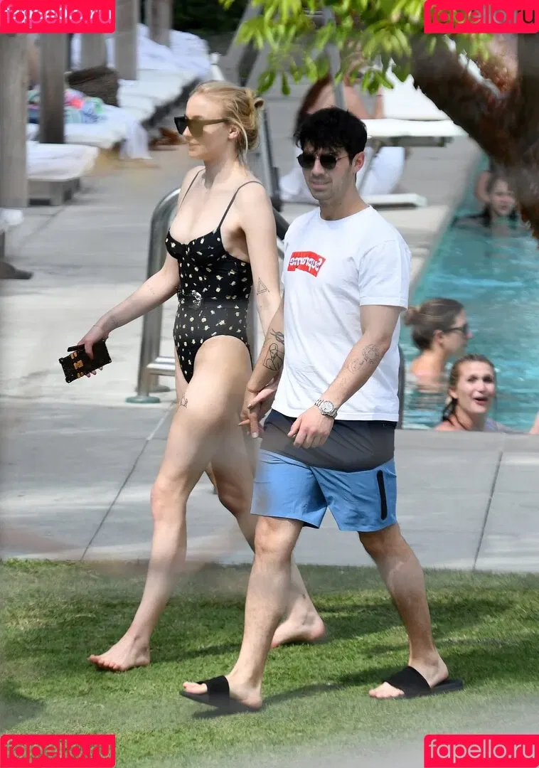 Sophie Turner / sexysophieturner / sophiet Onlyfans Photo Gallery 
