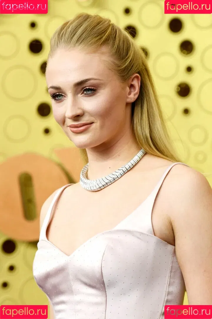 Sophie Turner / sexysophieturner / sophiet Onlyfans Photo Gallery 