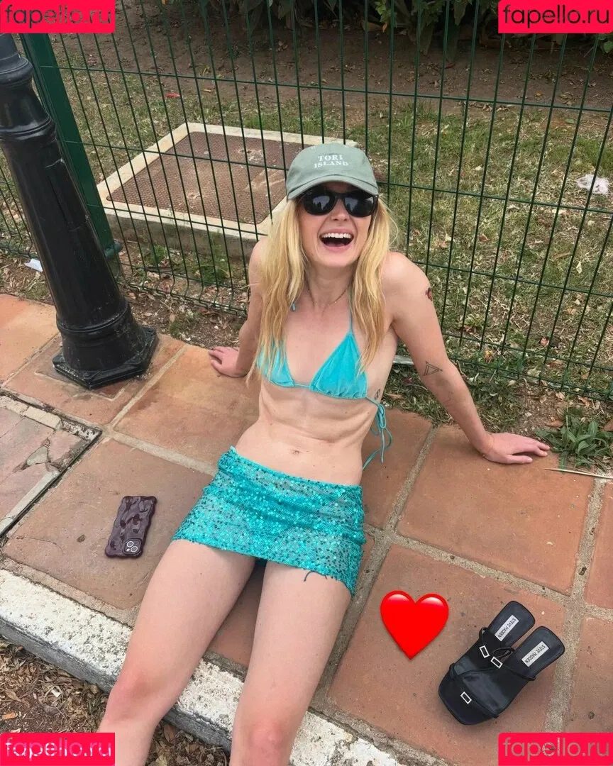 Sophie Turner / sexysophieturner / sophiet Onlyfans Photo Gallery 