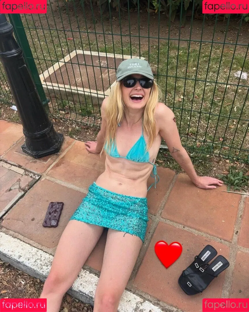 Sophie Turner / sexysophieturner / sophiet Onlyfans Photo Gallery 