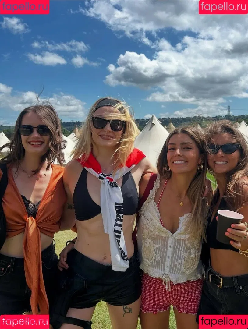 Sophie Turner / sexysophieturner / sophiet Onlyfans Photo Gallery 