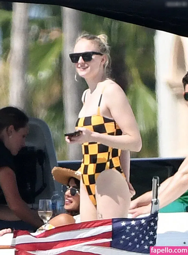 Sophie Turner / sexysophieturner / sophiet Onlyfans Photo Gallery 