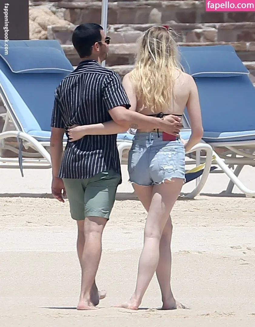 Sophie Turner / sexysophieturner / sophiet Onlyfans Photo Gallery 