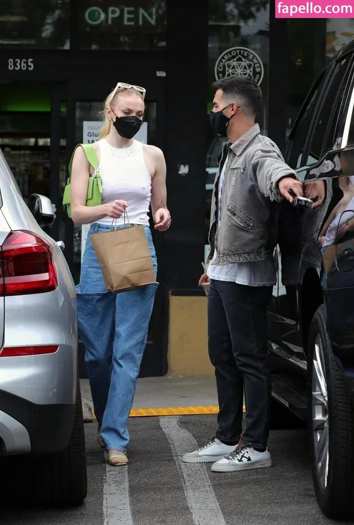 Sophie Turner / sexysophieturner / sophiet Onlyfans Photo Gallery 