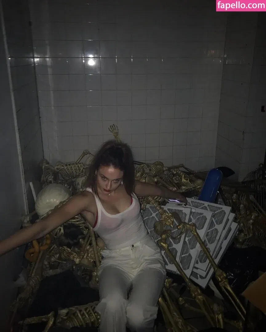 Sophie Turner / sexysophieturner / sophiet Onlyfans Photo Gallery 