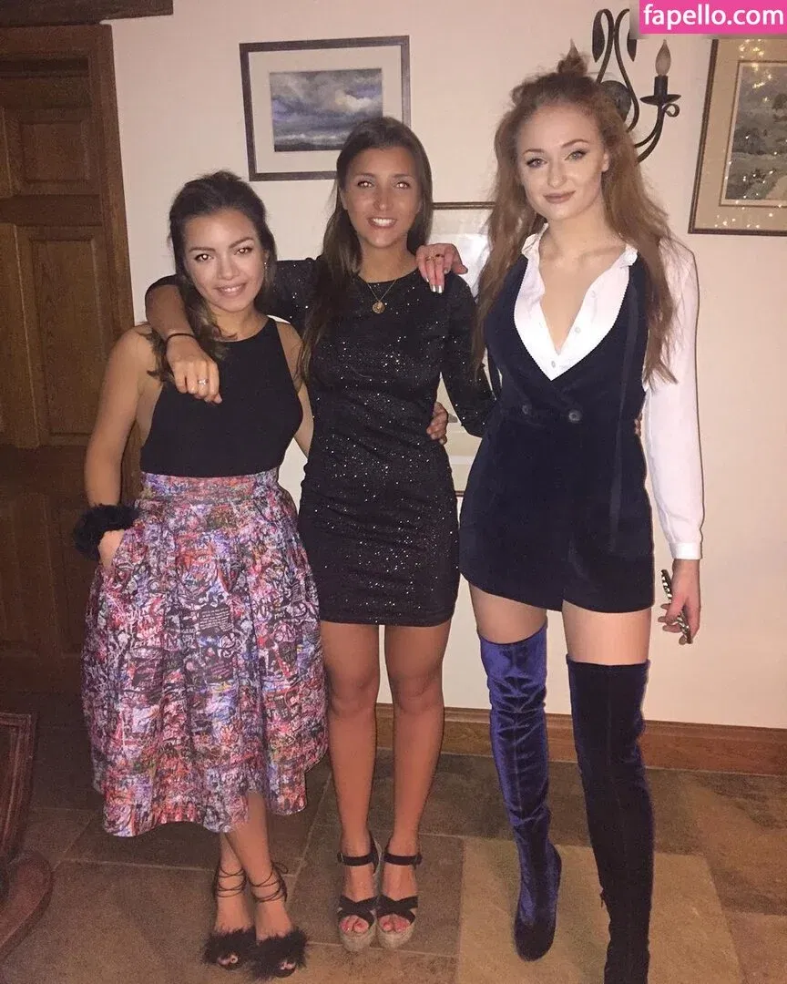 Sophie Turner / sexysophieturner / sophiet Onlyfans Photo Gallery 