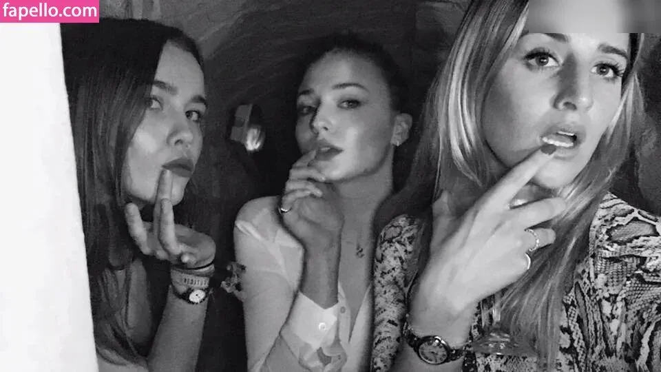 Sophie Turner / sexysophieturner / sophiet Onlyfans Photo Gallery 