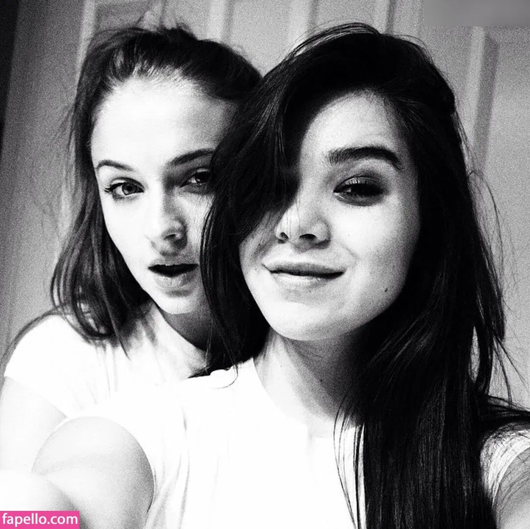 Sophie Turner / sexysophieturner / sophiet Onlyfans Photo Gallery 