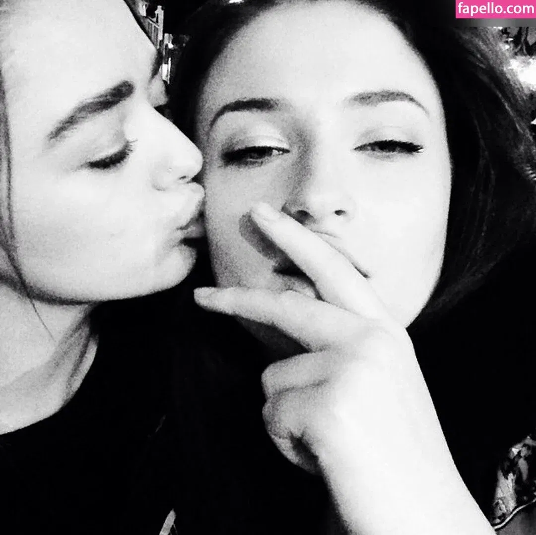 Sophie Turner / sexysophieturner / sophiet Onlyfans Photo Gallery 