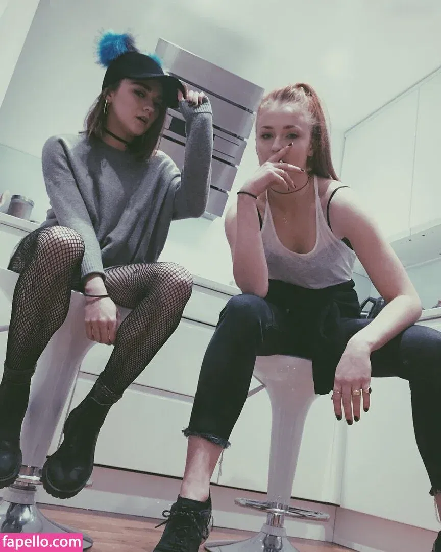 Sophie Turner / sexysophieturner / sophiet Onlyfans Photo Gallery 