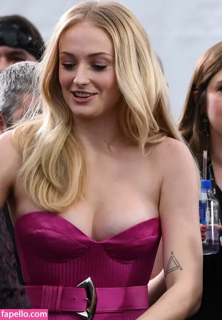 Sophie Turner / sexysophieturner / sophiet Onlyfans Photo Gallery 