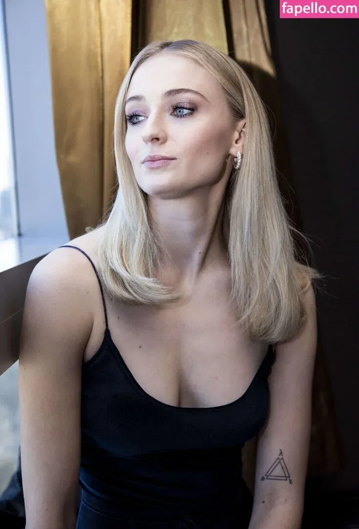Sophie Turner / sexysophieturner / sophiet Onlyfans Photo Gallery 