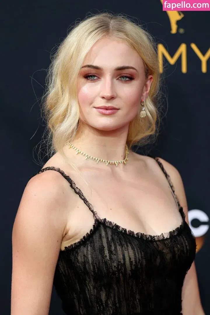 Sophie Turner / sexysophieturner / sophiet Onlyfans Photo Gallery 