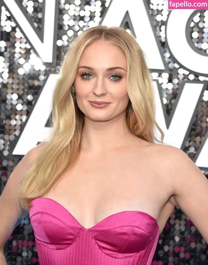 Sophie Turner / sexysophieturner / sophiet Onlyfans Photo Gallery 