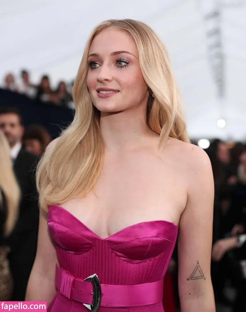 Sophie Turner / sexysophieturner / sophiet Onlyfans Photo Gallery 