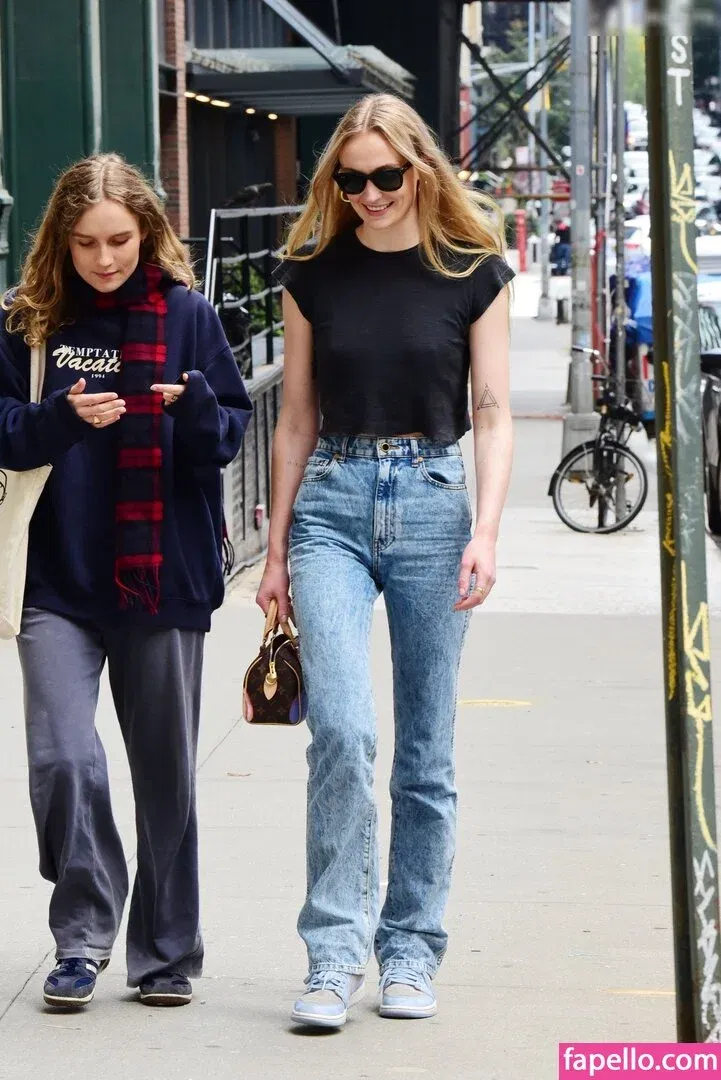 Sophie Turner / sexysophieturner / sophiet Onlyfans Photo Gallery 