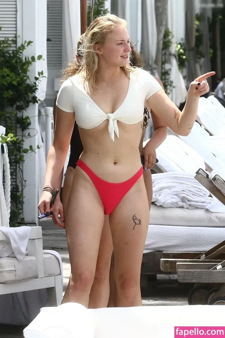 Sophie Turner / sexysophieturner / sophiet Onlyfans Photo Gallery 