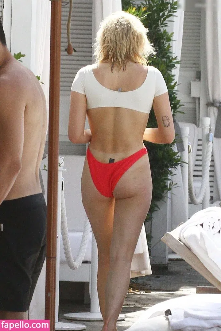 Sophie Turner / sexysophieturner / sophiet Onlyfans Photo Gallery 