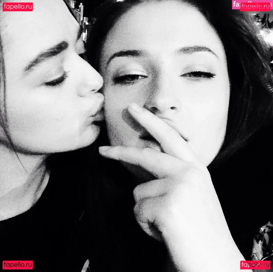 Sophie Turner / sexysophieturner / sophiet Onlyfans Photo Gallery 