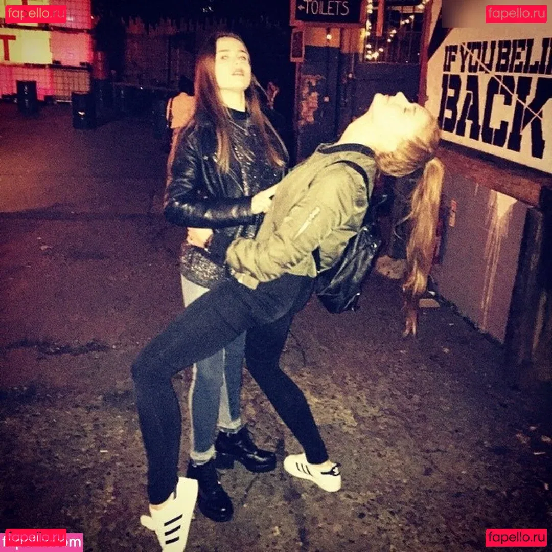 Sophie Turner / sexysophieturner / sophiet Onlyfans Photo Gallery 