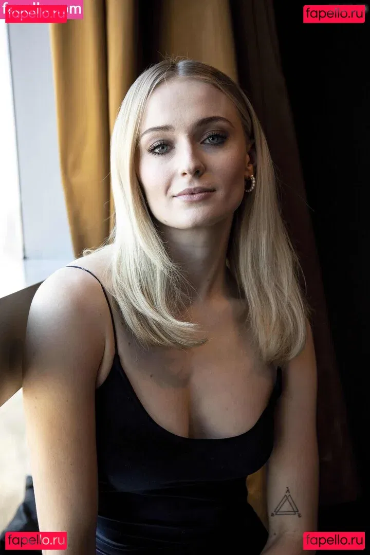Sophie Turner / sexysophieturner / sophiet Onlyfans Photo Gallery 