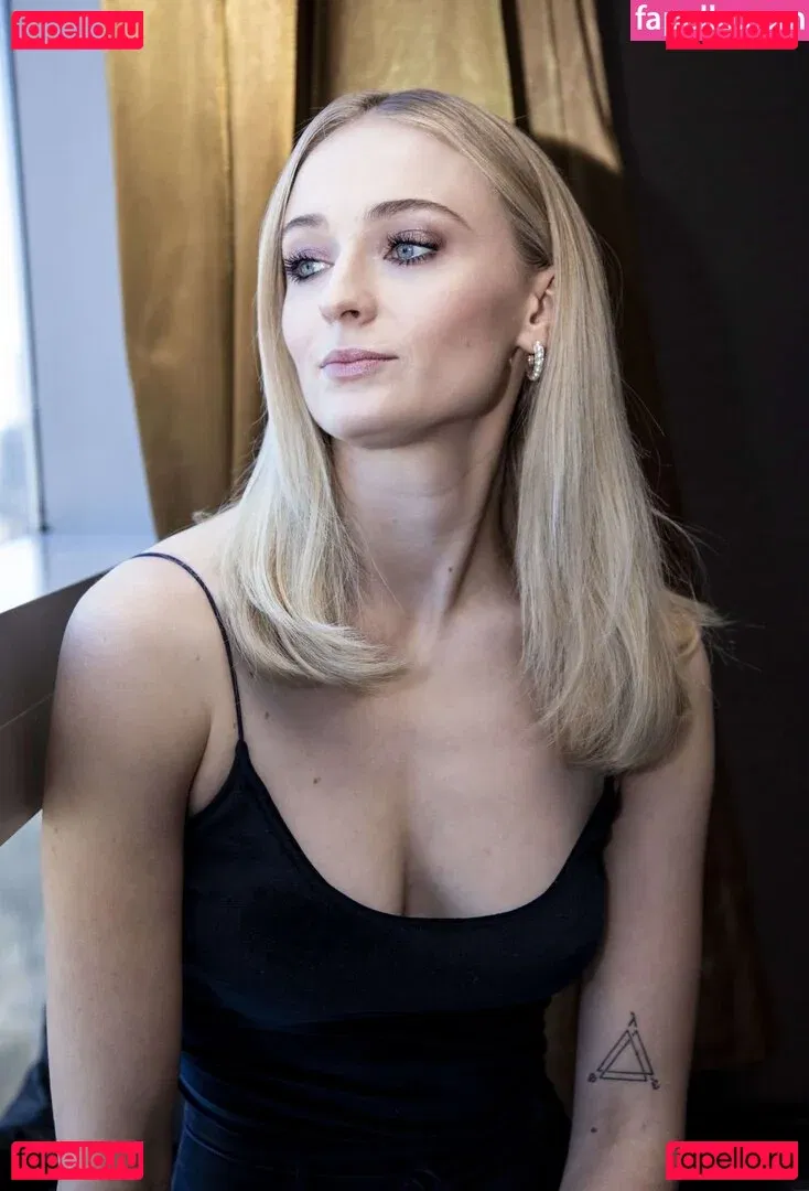Sophie Turner / sexysophieturner / sophiet Onlyfans Photo Gallery 