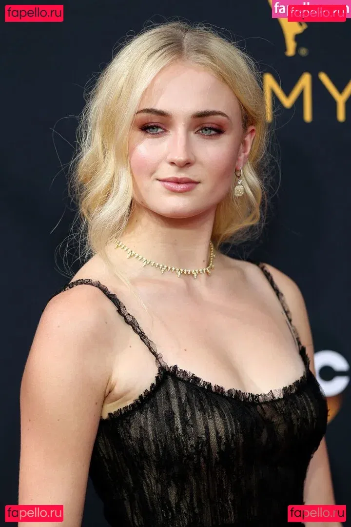 Sophie Turner / sexysophieturner / sophiet Onlyfans Photo Gallery 