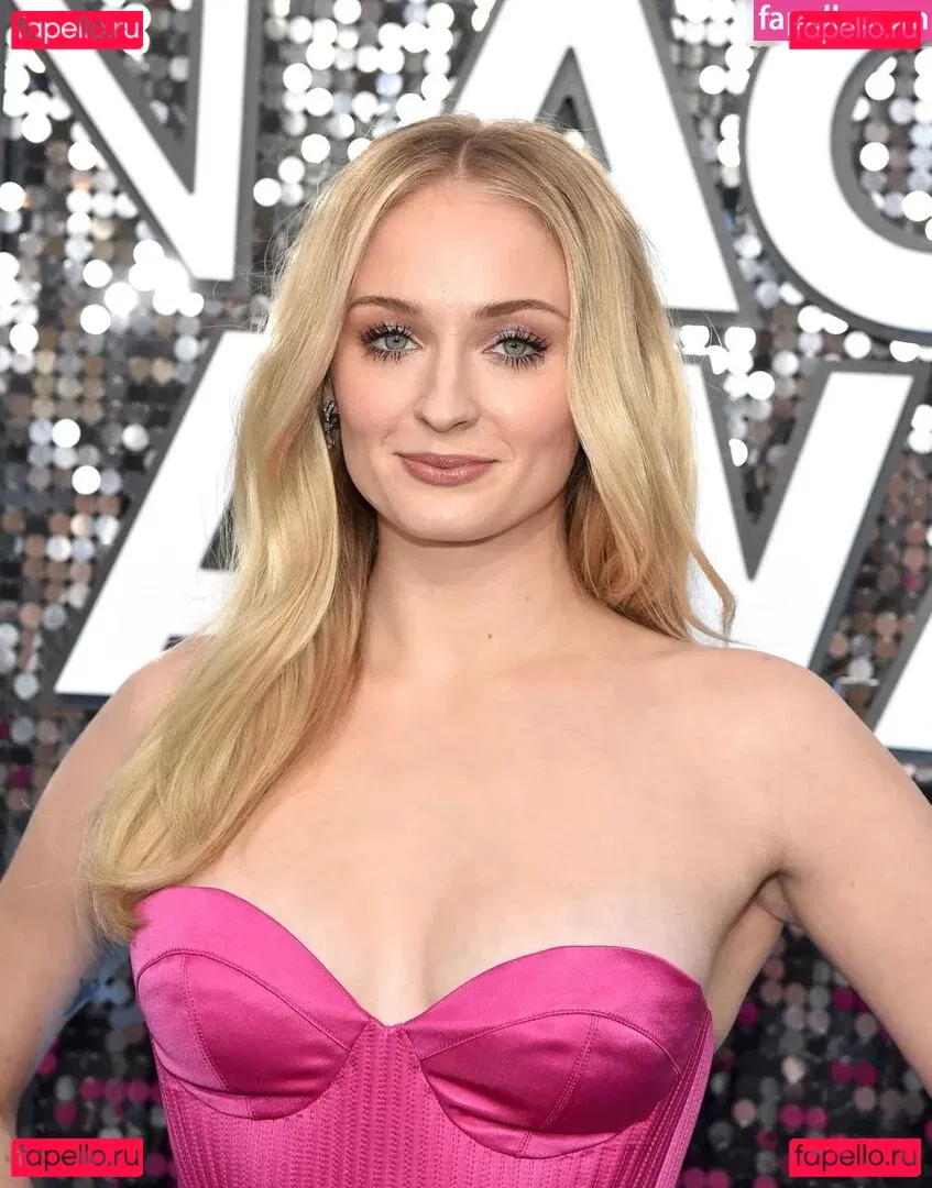 Sophie Turner / sexysophieturner / sophiet Onlyfans Photo Gallery 