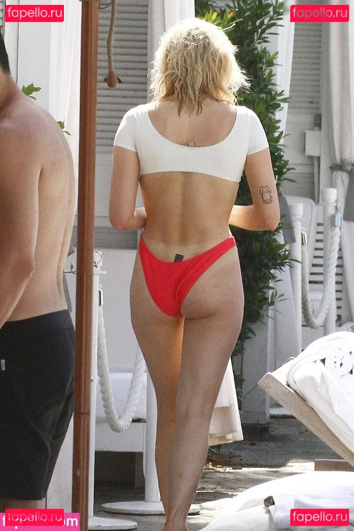 Sophie Turner / sexysophieturner / sophiet Onlyfans Photo Gallery 