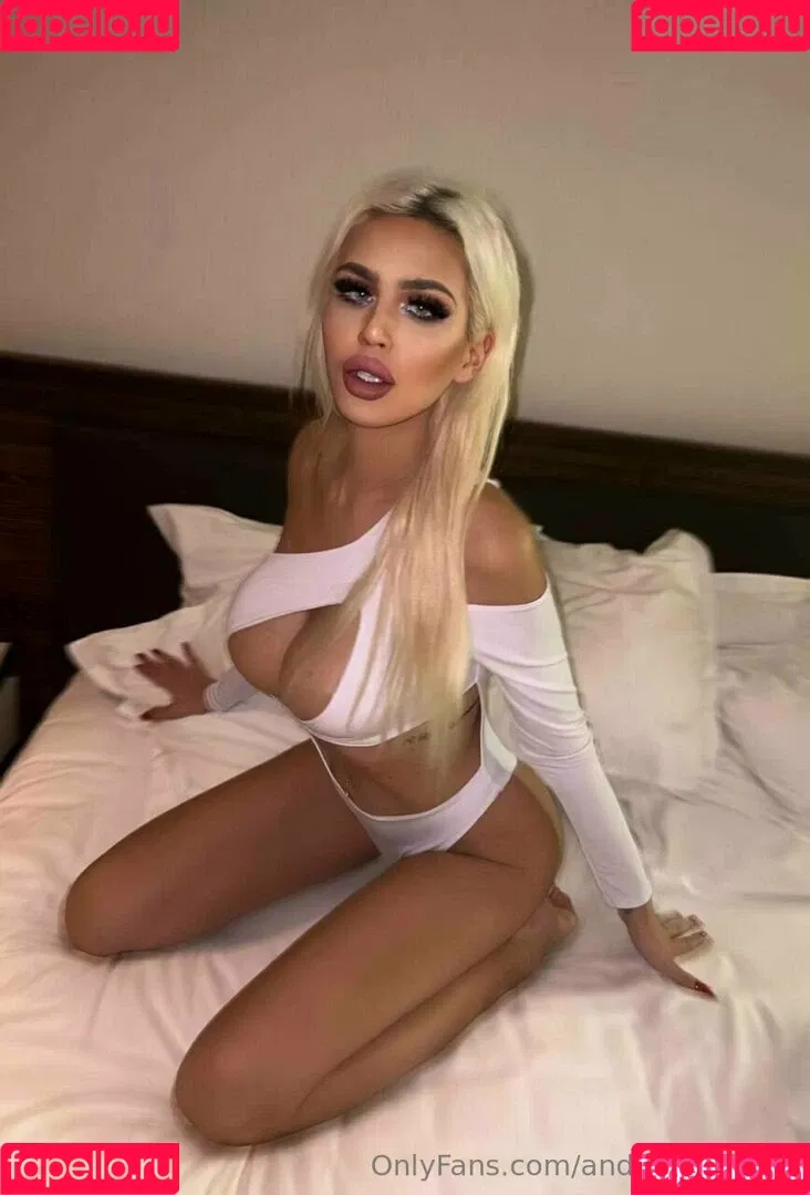 andreabarbiiee / andreatsbarbie Onlyfans Photo Gallery 