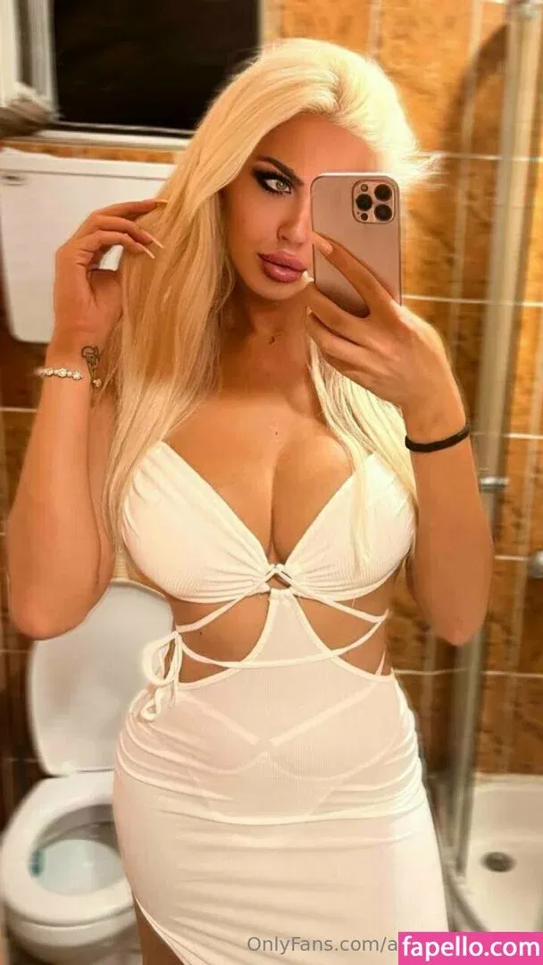andreabarbiiee / andreatsbarbie Onlyfans Photo Gallery 
