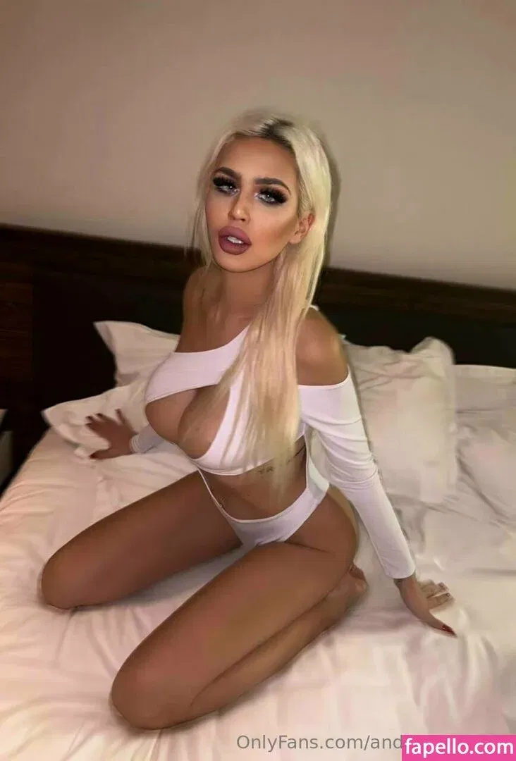 andreabarbiiee / andreatsbarbie Onlyfans Photo Gallery 