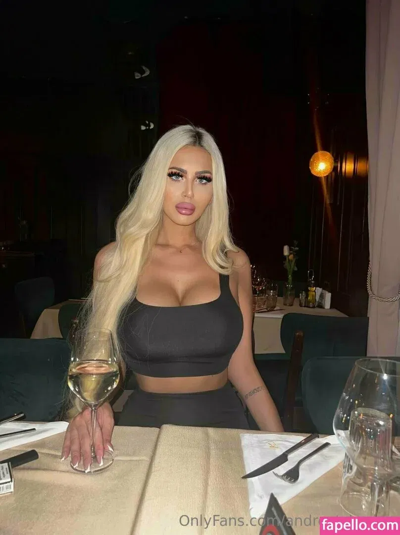 andreabarbiiee / andreatsbarbie Onlyfans Photo Gallery 