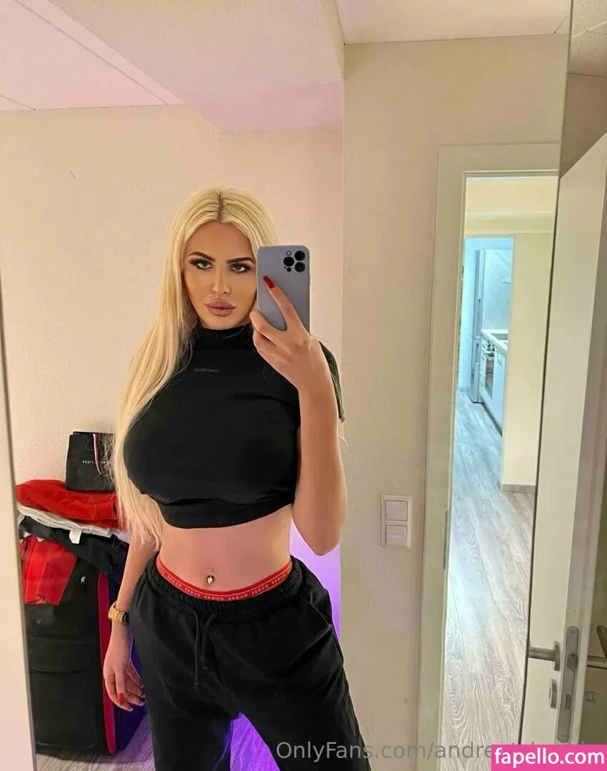 andreabarbiiee / andreatsbarbie Onlyfans Photo Gallery 