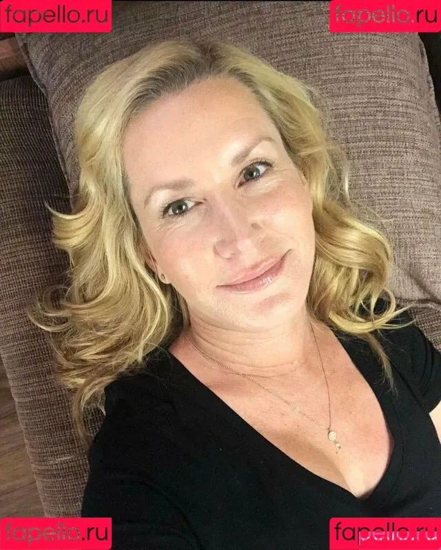 Angela Kinsey / angelakinsey Onlyfans Photo Gallery 