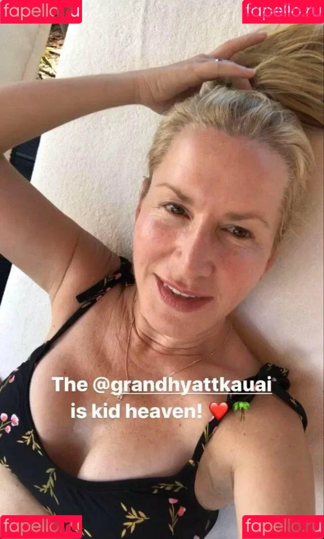 Angela Kinsey / angelakinsey Onlyfans Photo Gallery 