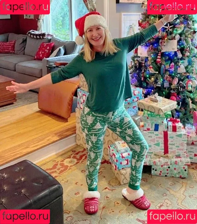 Angela Kinsey / angelakinsey Onlyfans Photo Gallery 
